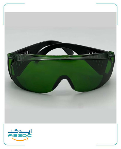 عینک محافظ سبز برای بیمار تکسان